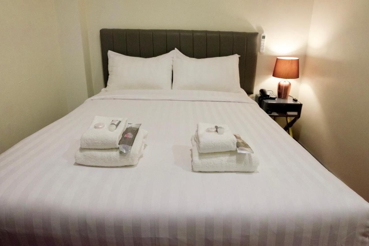 Crevice Hotel Davao City Esterno foto