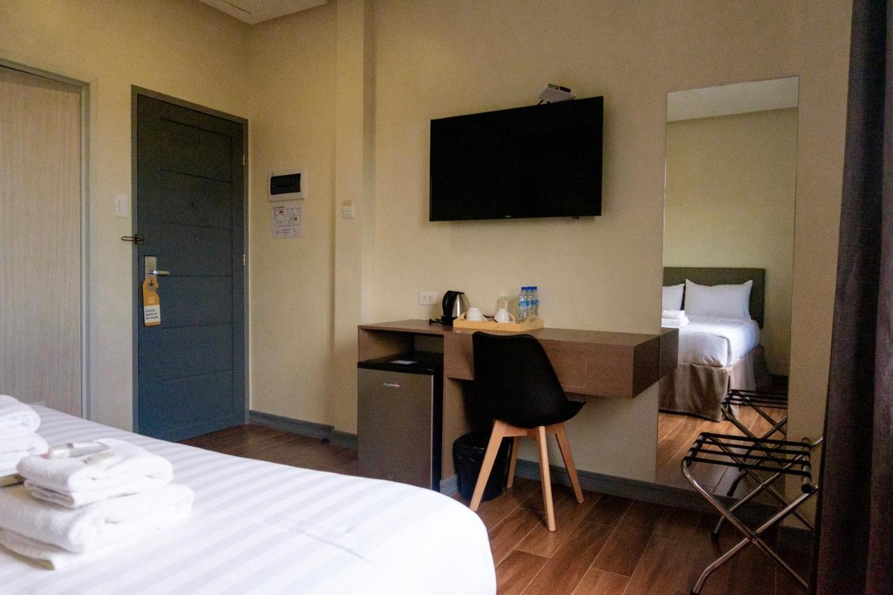 Crevice Hotel Davao City Esterno foto