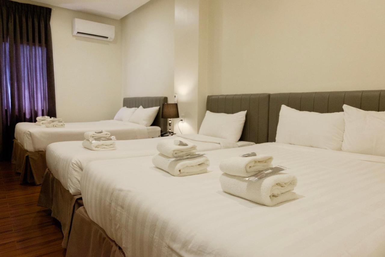 Crevice Hotel Davao City Esterno foto