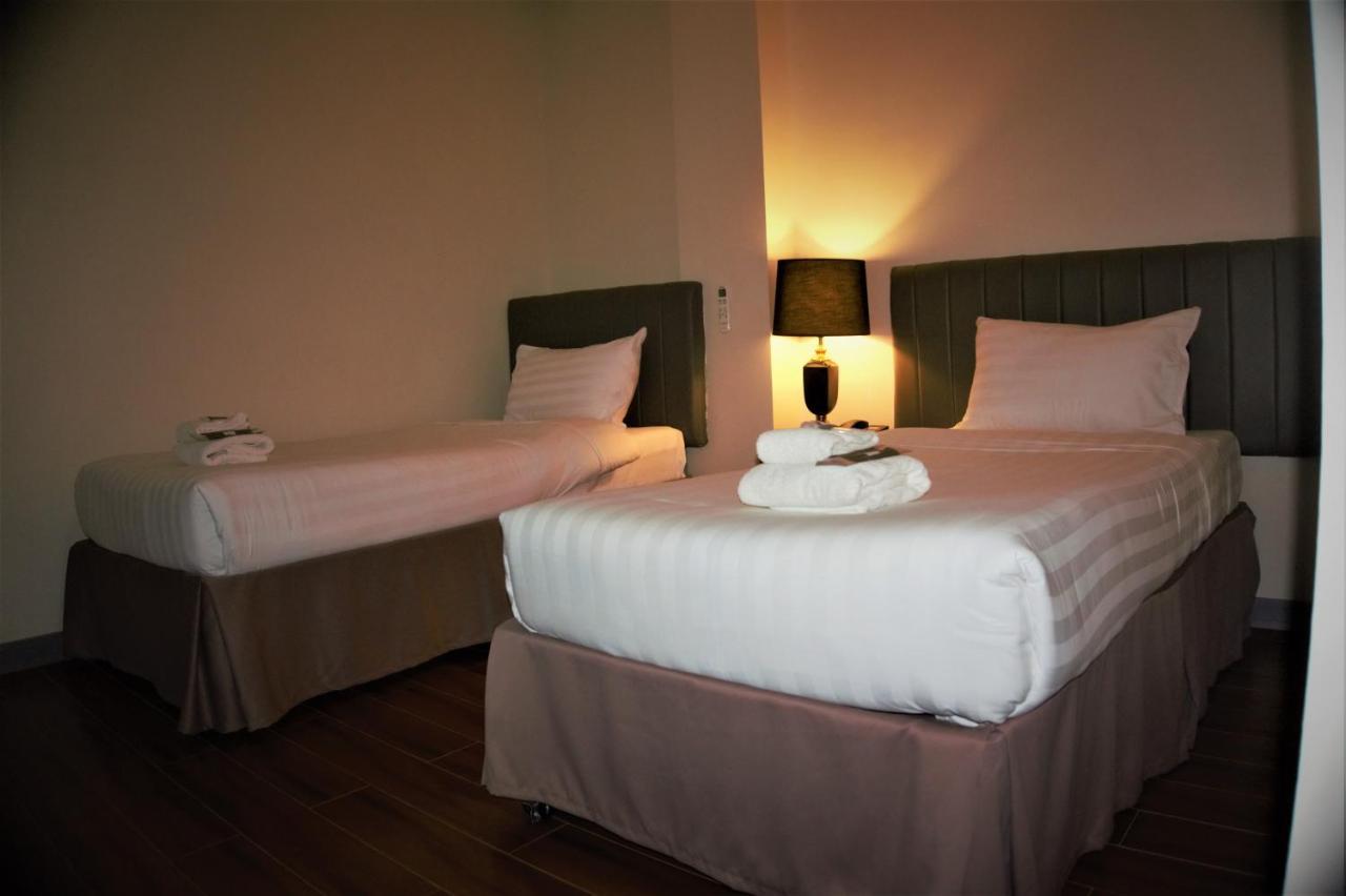 Crevice Hotel Davao City Esterno foto